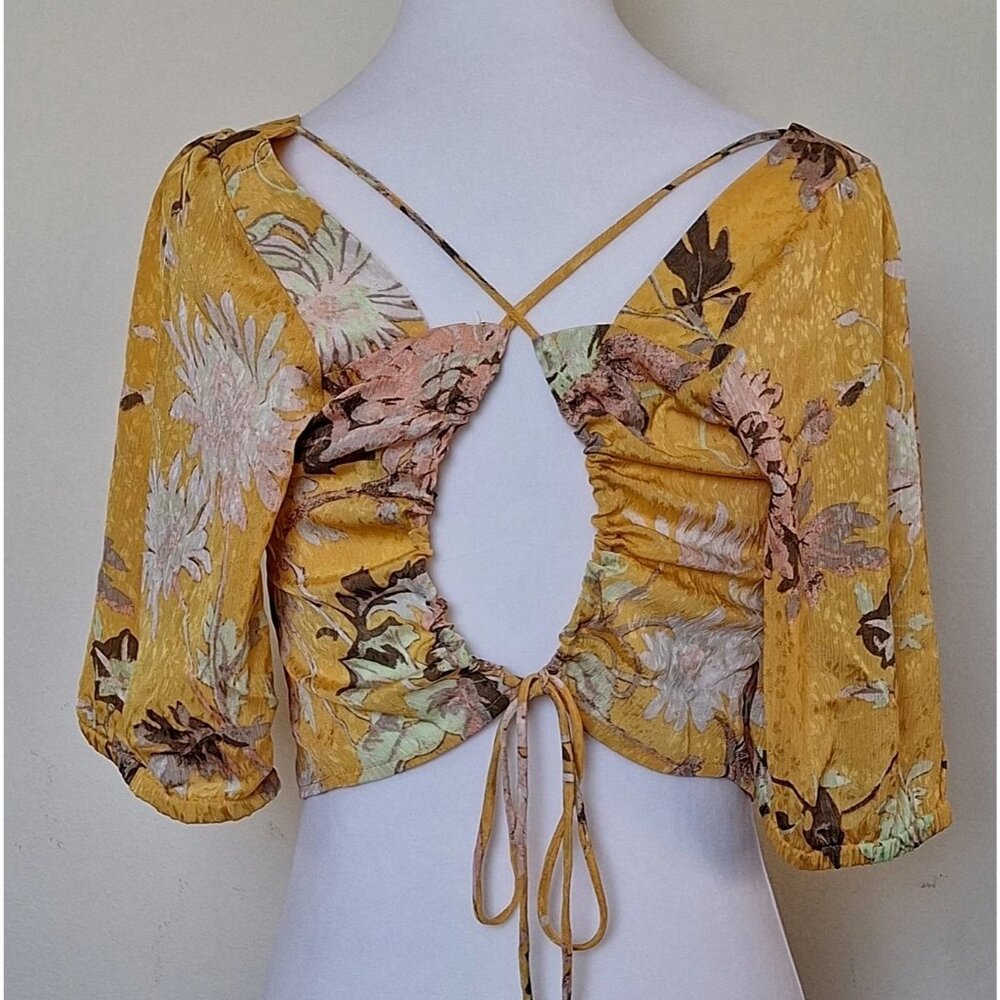 H&M JAPAN CROP TOP WITH TIE BACK SIZE MEDIUM NWT - Picture 2 of 4